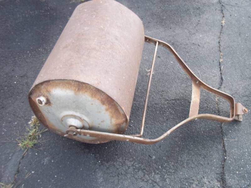 lot 5 image: Lawn Roller