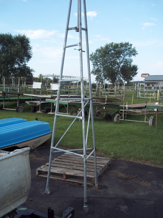 lot 8 image: TV Antenna Tower