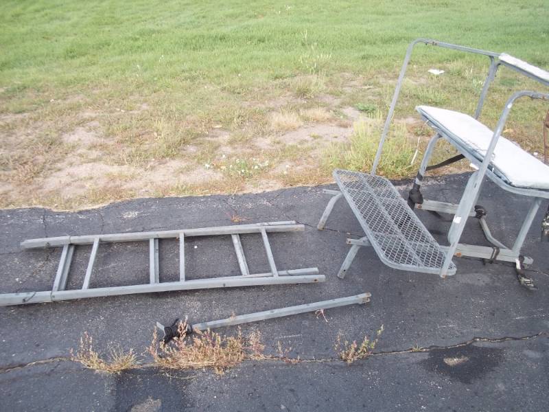 lot 10 image: Big Dog Tree Stand