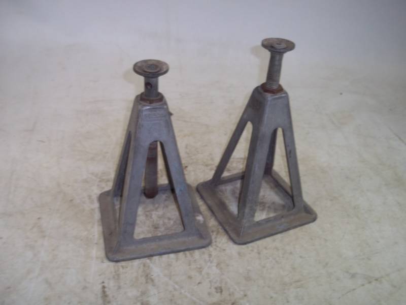 lot 14 image: Pair of Jack Stands