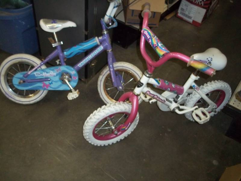 lot 21 image: Pair of Kids bikes