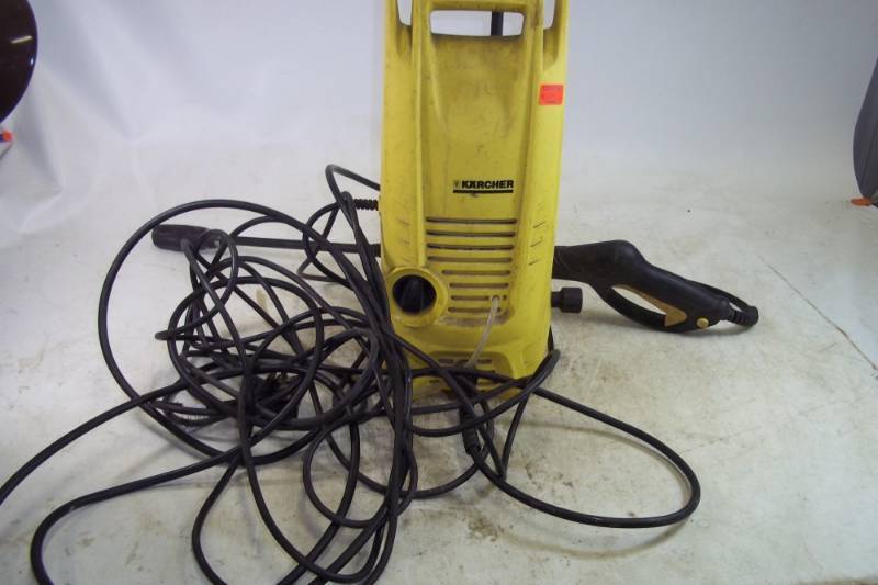 lot 22 image: Electric Pressure Washer