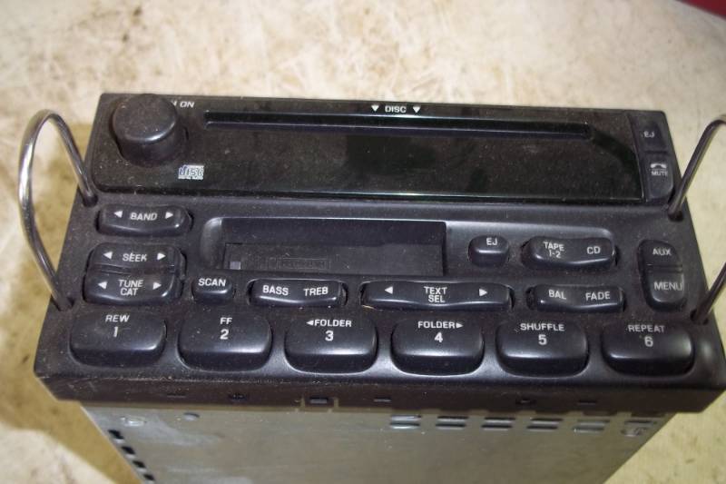 lot 23 image: Car Radio