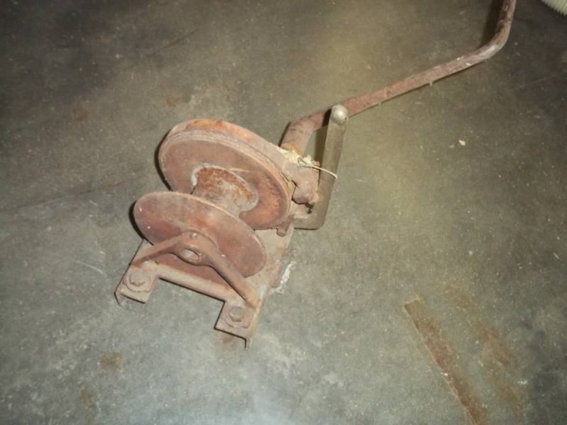 lot 25 image: Heavy Duty winch