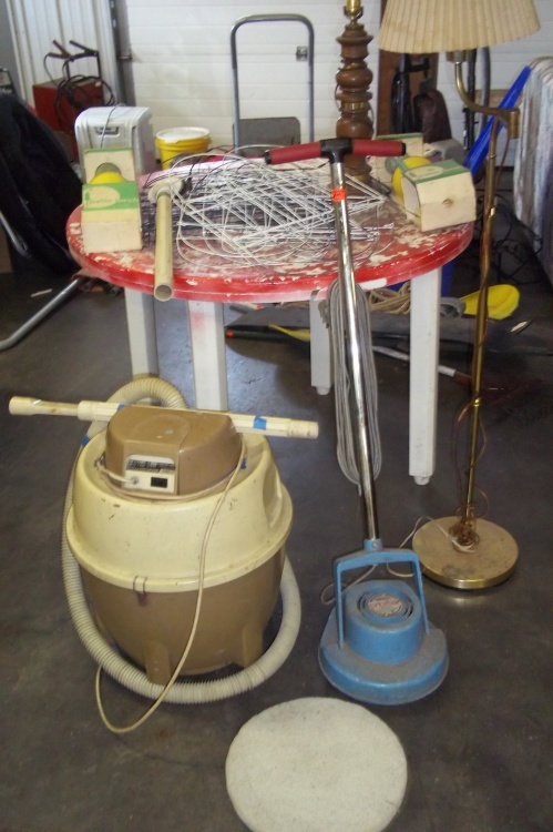 lot 28 image: Wet Dry Vac, Patio Table, Floor Buffer, Lamps. Wire Fence and Patio Torches