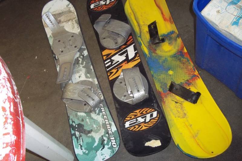 lot 39 image: 3 Snow Boards