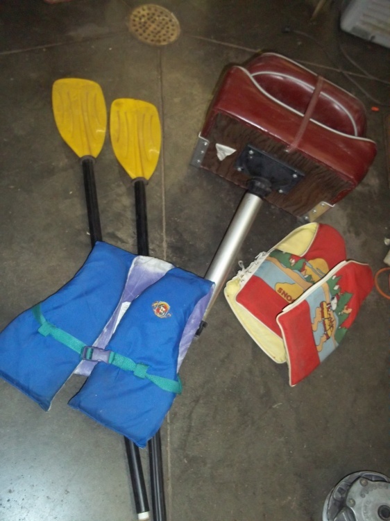 lot 58 image: Boat Seat, life Jackets and Dingy paddles