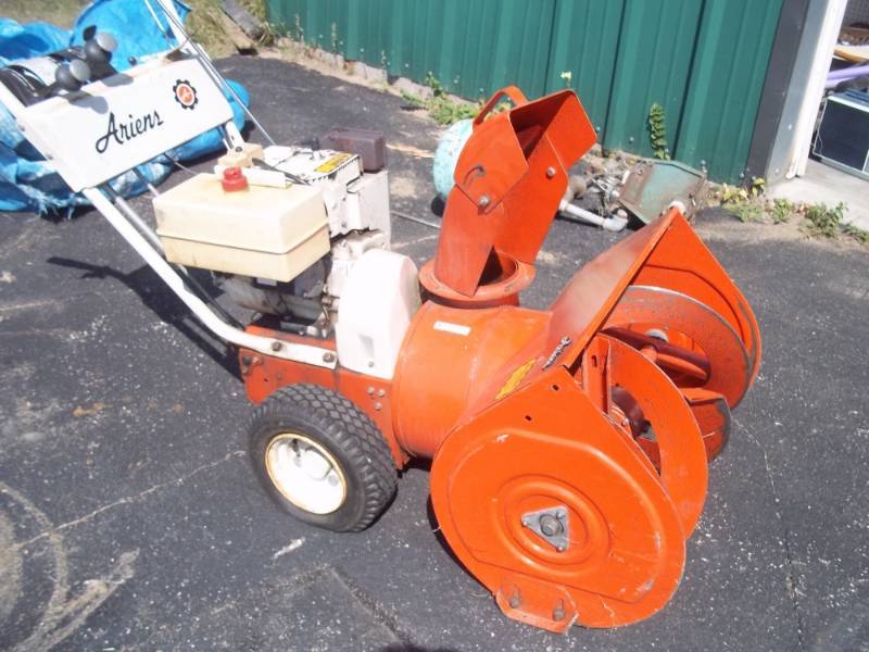 lot 61 image: Ariens Snow Blower 8HP