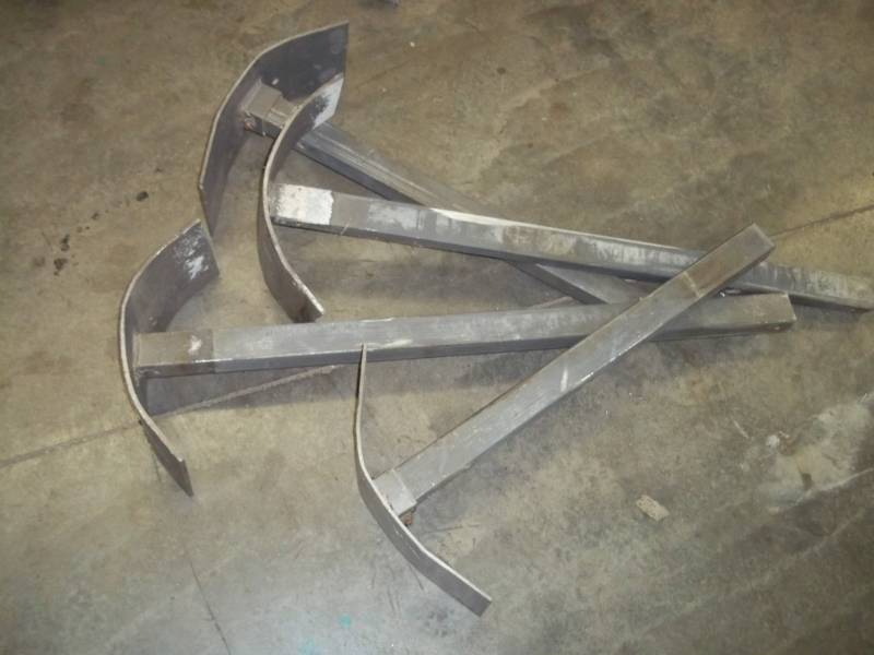 lot 68 image: 4 Boat Lift Legs