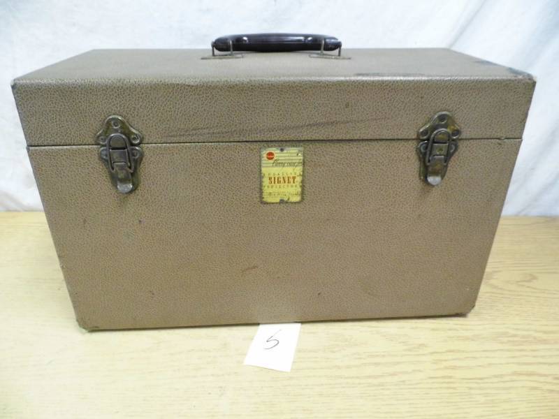 lot 5 image: Kodak Signet Projector