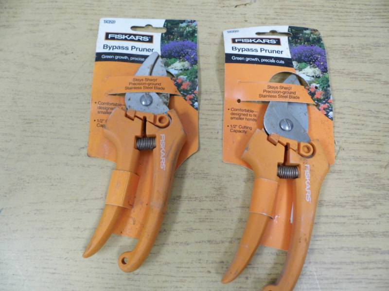 lot 21 image: 2 Pair Fiskars Bypass Pruners