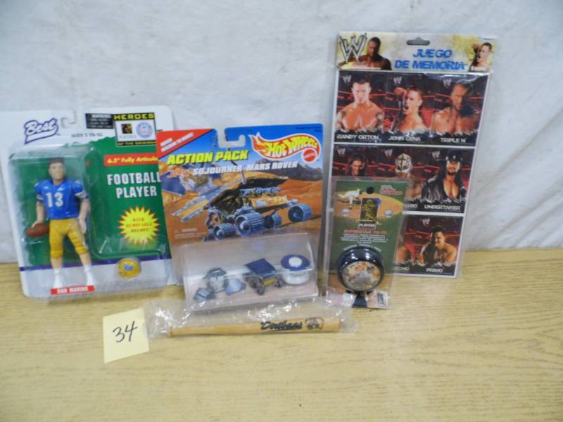lot 34 image: Sports Collectibles