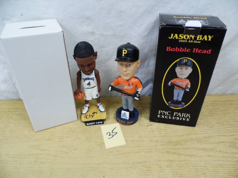 lot 35 image: Bobbleheads