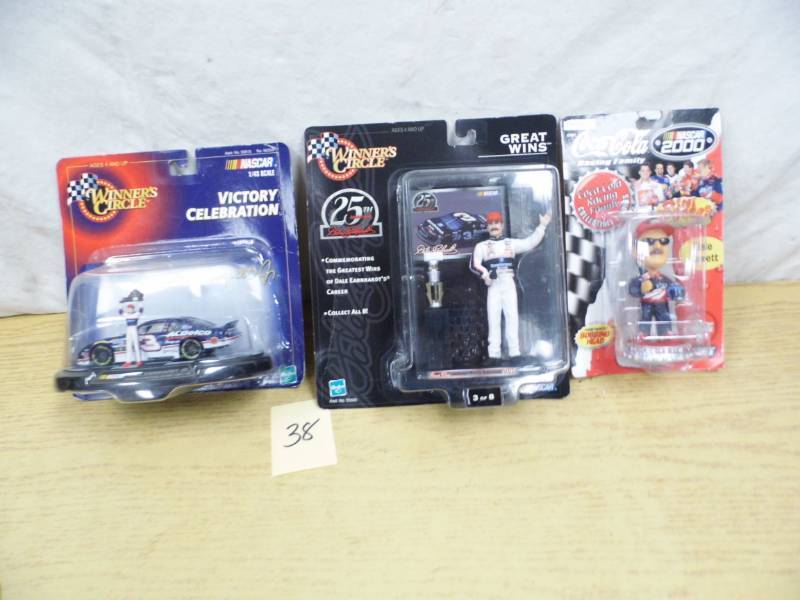 lot 38 image: Dale & Dale Jr Nascar Items