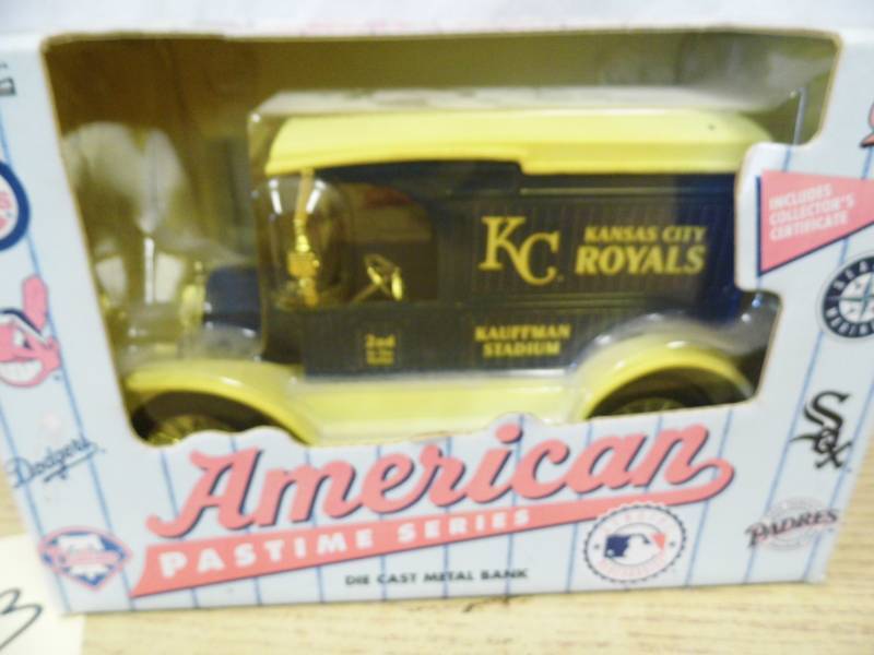 lot 43 image: KC Royals Diecast Bank