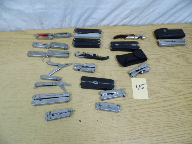 lot 45 image: Leatherman Like Tools