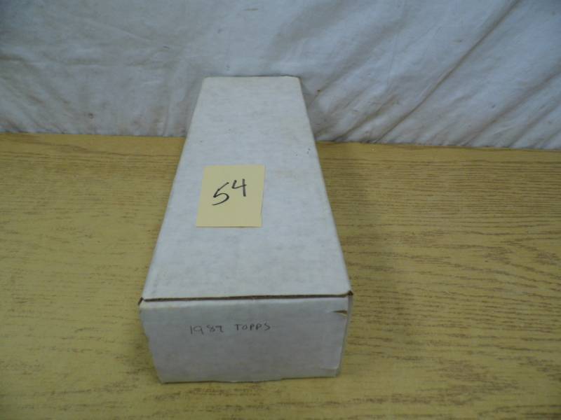 lot 54 image: Topps Baseball Cards