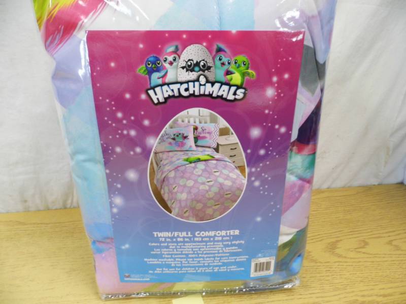 lot 66 image: New Hatchimals Comforter