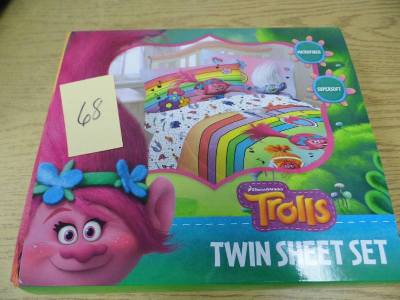 lot 68 image: New Trolls Sheet Set