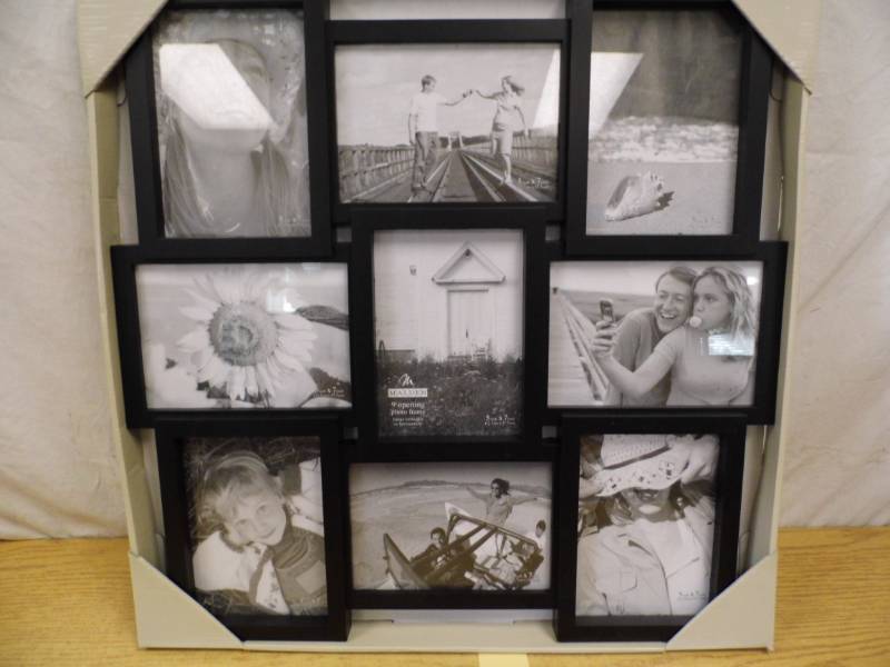 lot 71 image: New Phot Collage Frame