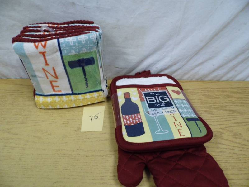 lot 75 image: New Oven Mitts - Dishcloths