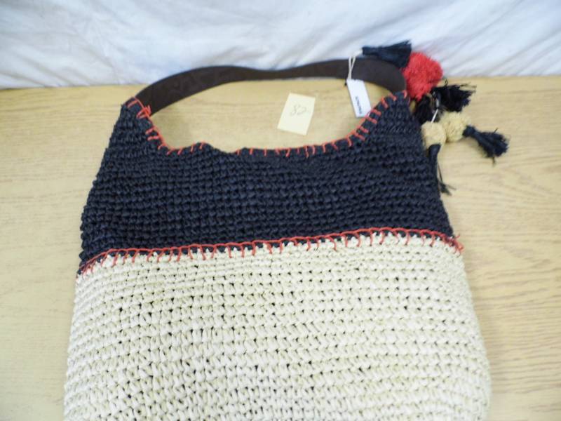 lot 82 image: New Sonoma Purse