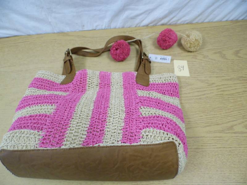 lot 84 image: New Sonoma Purse