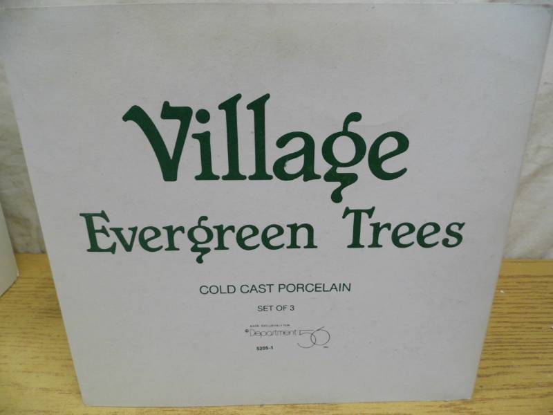 lot 118 image: Dept 56 Village Piece