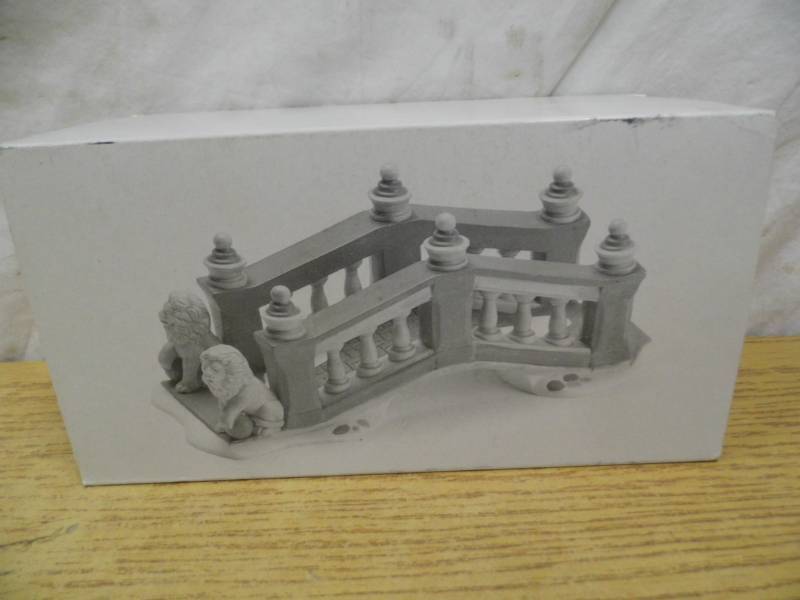 lot 135 image: Dept 56 Village Piece