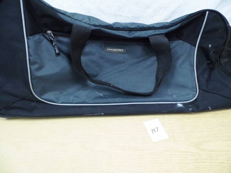 lot 147 image: Duffle Bag on Wheels - Link Snowboard Bindings