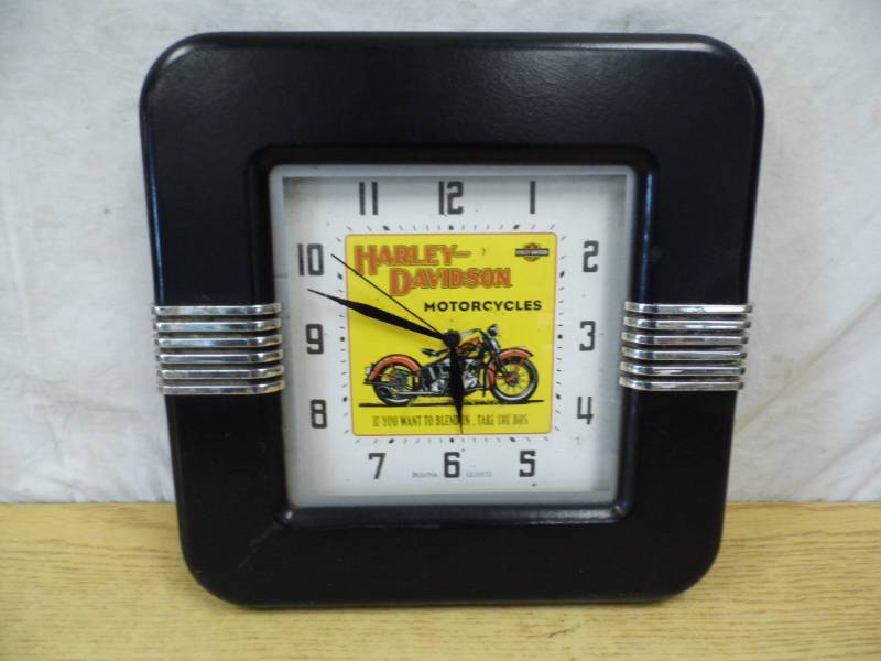 lot 154 image: Harley Davidson Clock