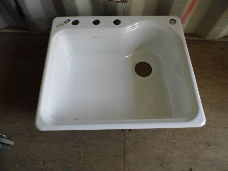 lot 179 image: Cast Iron Sink