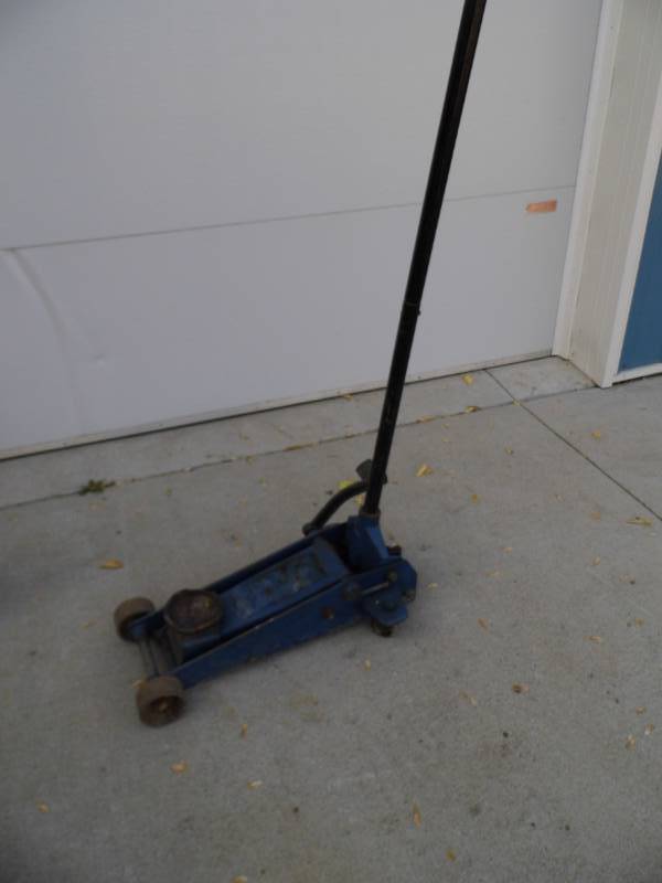 lot 185 image: Floor Jack