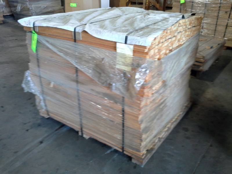 lot 2047 image: Pallet of Reject Tops - 1395 Pieces