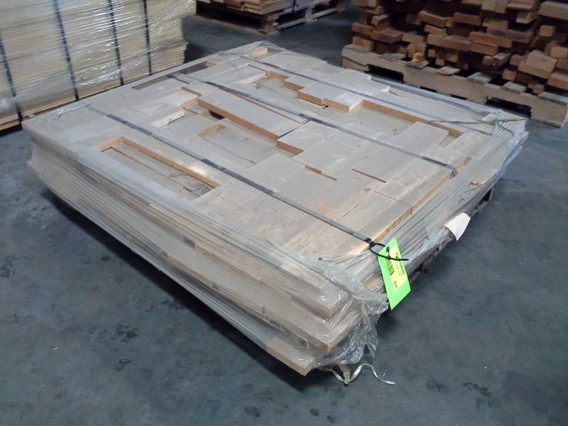 lot 2048 image: Pallet of Oak Shorts