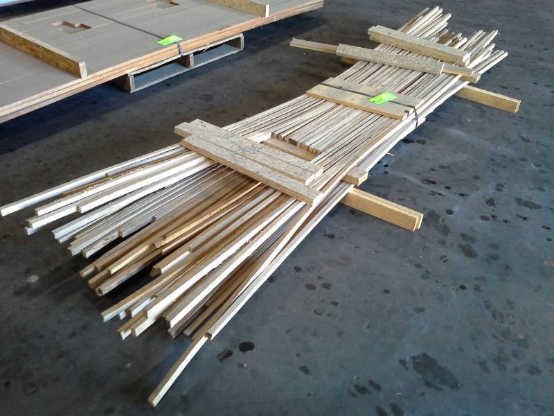 lot 2055 image: Pallet of 12 - 1 x 1 lengths