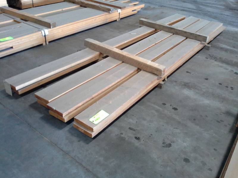 lot 2059 image: Bundle of Red Pine - 8 Pieces