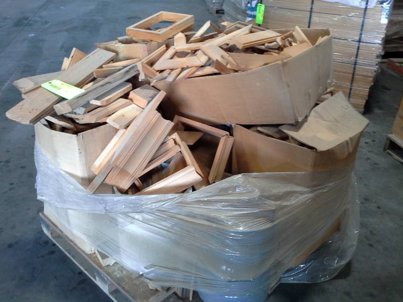 lot 2061 image: Misc. Pallet - Angled Pieces and scraps