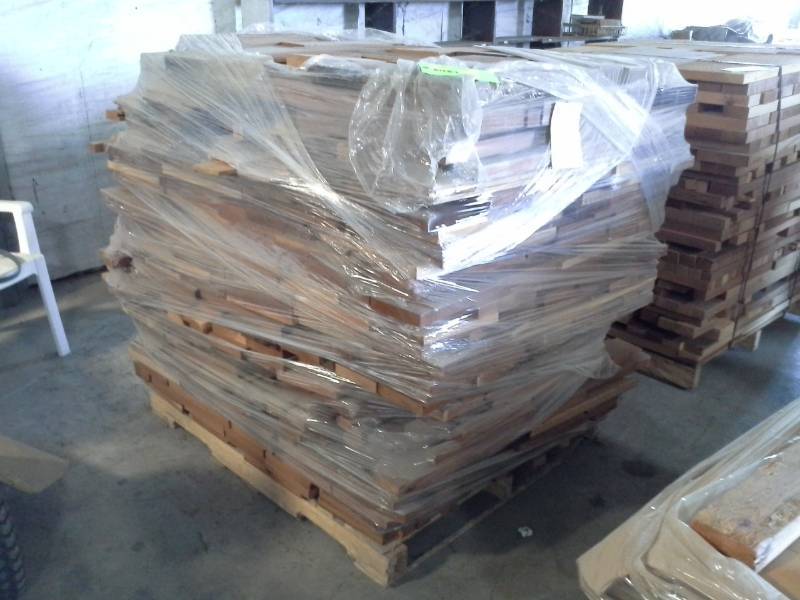 lot 2003 image: Pallet of Redwood Shorts