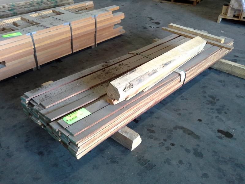 lot 2064 image: Bundle of Boards - 80 Pieces