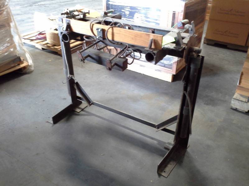 lot 2015 image: Pneumatic Clamping Stand
