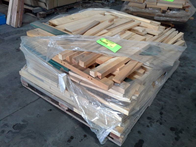 lot 2082 image: Pallet of Pine Shorts