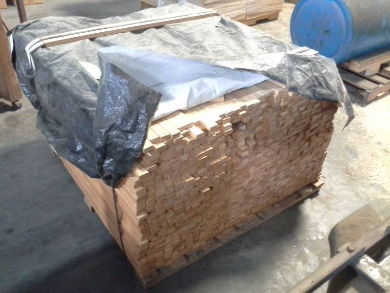 lot 2090 image: Pallet of Reject Tops - 1101 Pieces