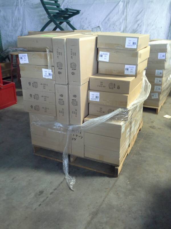 lot 2028 image: Pallet of 27 Kiddie Adirondack Chairs with Table