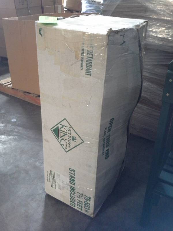 lot 2092 image: 7.5 Christmas Tree