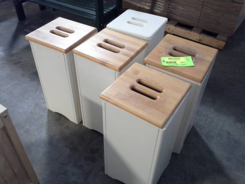 lot 2094 image: 5 Trash Receptacles