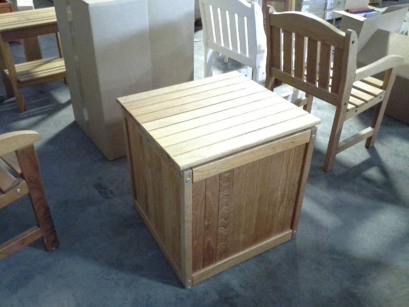 lot 2096 image: Outdoor Lawn Furniture Pillow Storage