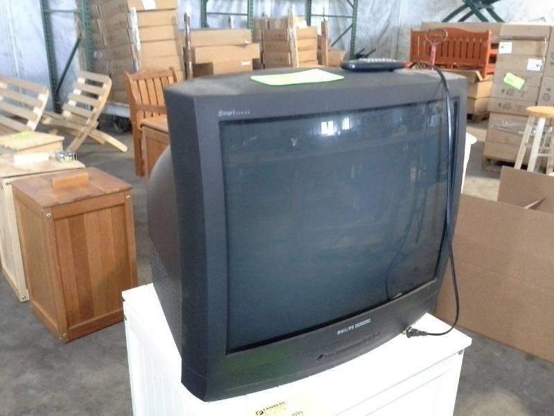 lot 2098 image: Phillips Magnavox Smart Series TV