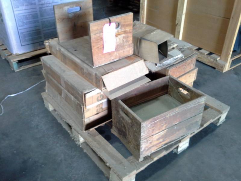 lot 2133 image: Pallet of Glass