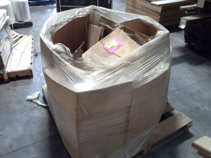 lot 2137 image: Misc. Box of items